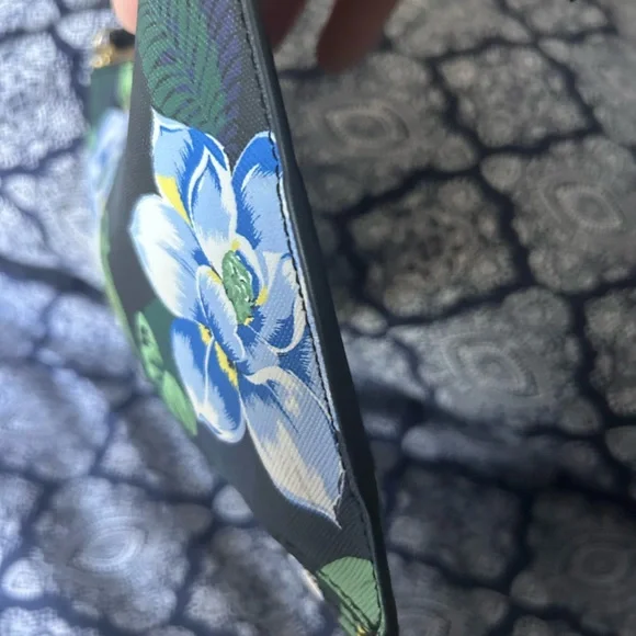 Banana Republic Clutch - Picture 2 of 4